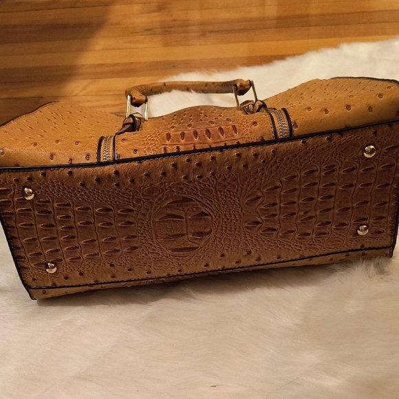 Stunning Vegan Leather Alligator Embossed Mustard-Tan Handbag - Picture 6 of 8